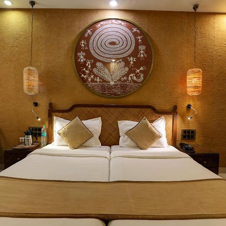 Accord Hotel Мумбаи Экстерьер фото