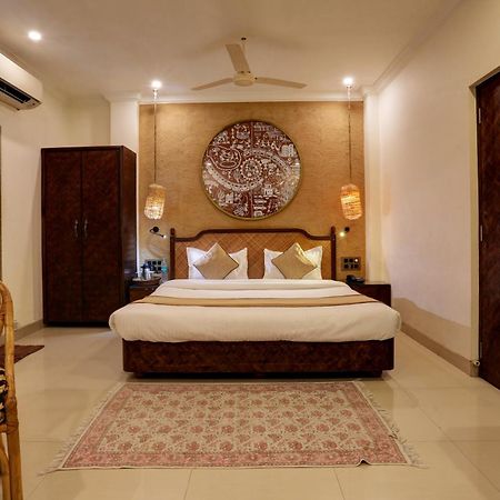 Accord Hotel Мумбаи Экстерьер фото