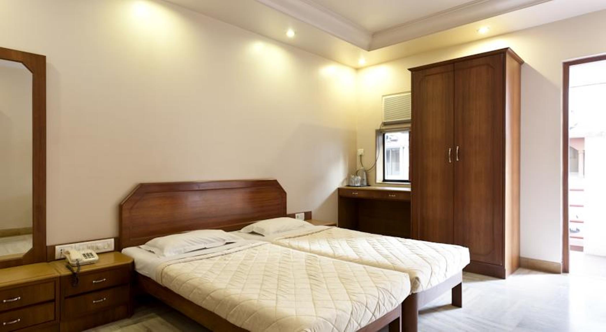 Accord Hotel Мумбаи Экстерьер фото