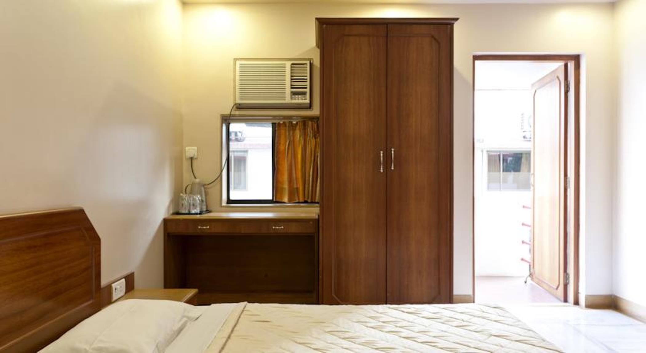 Accord Hotel Мумбаи Экстерьер фото