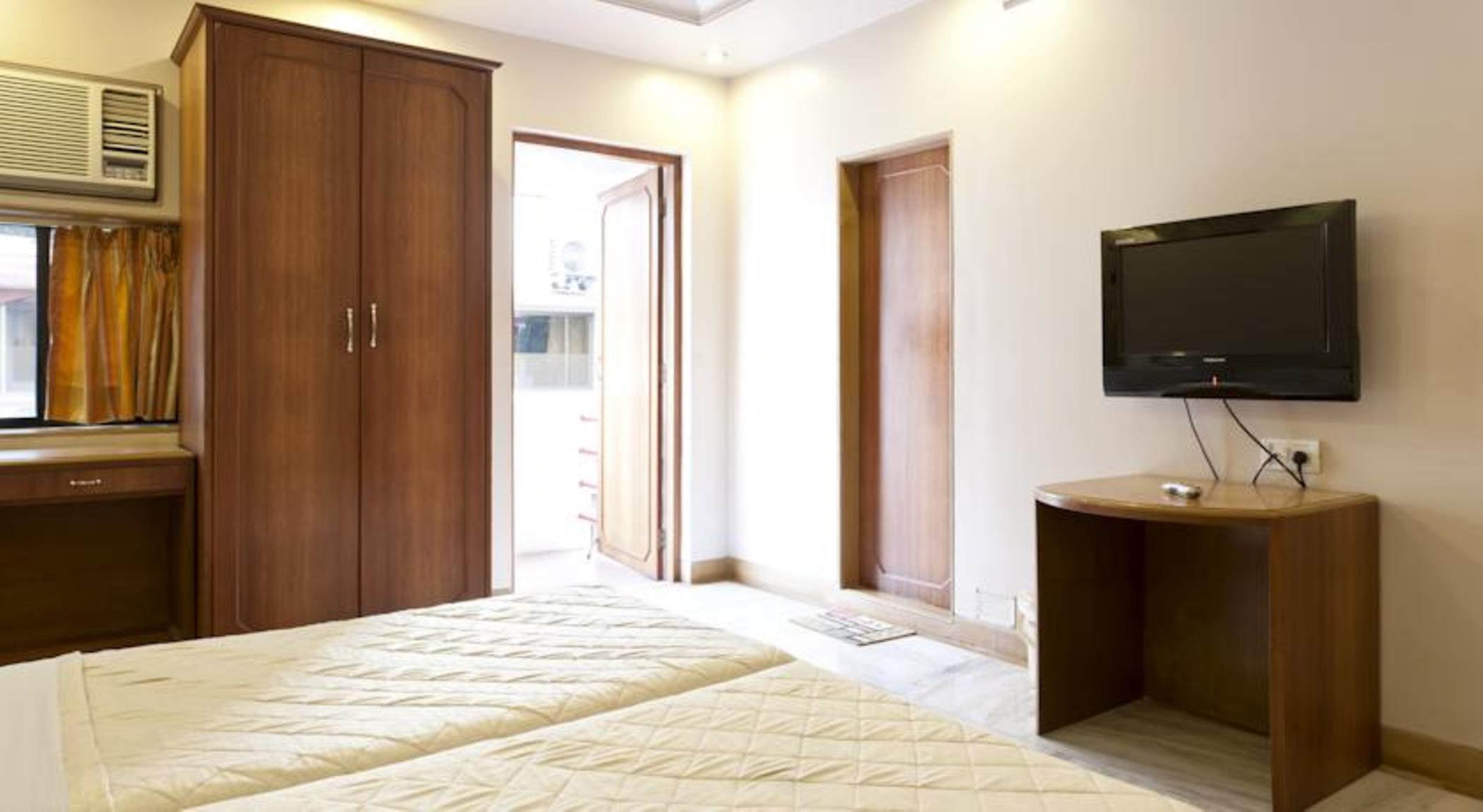 Accord Hotel Мумбаи Экстерьер фото