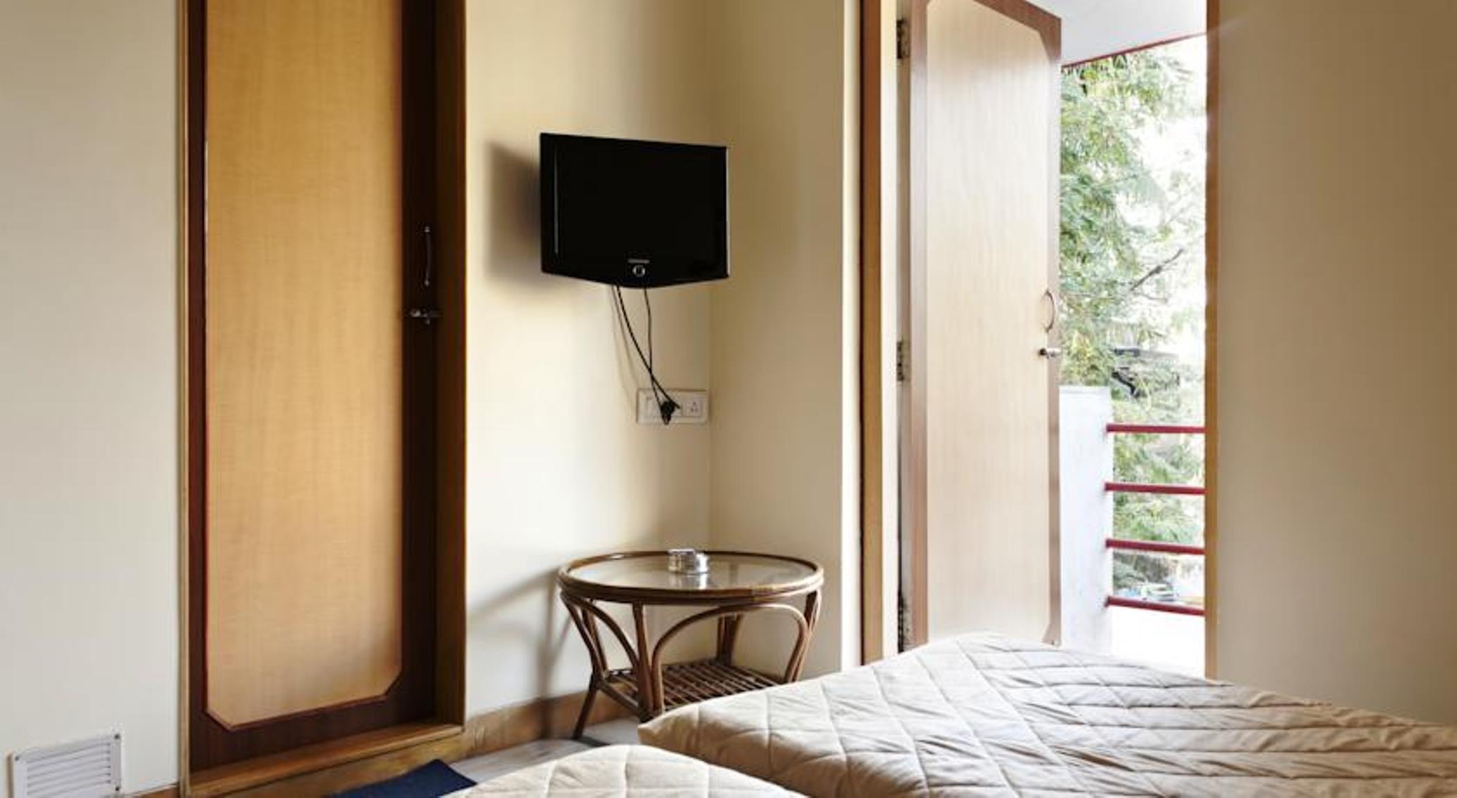 Accord Hotel Мумбаи Экстерьер фото