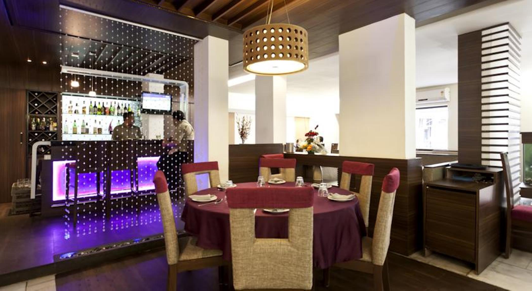 Accord Hotel Мумбаи Экстерьер фото