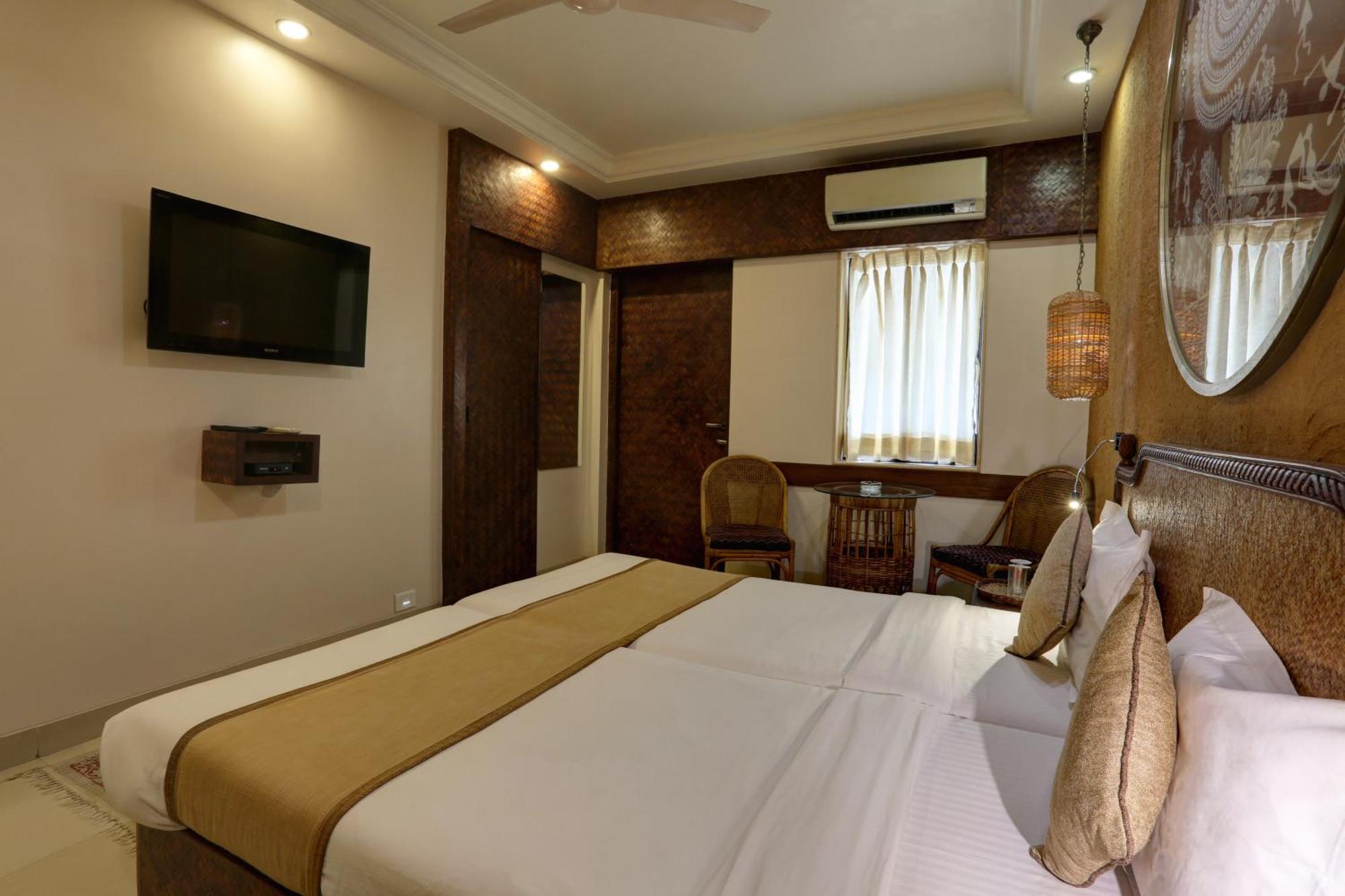 Accord Hotel Мумбаи Экстерьер фото