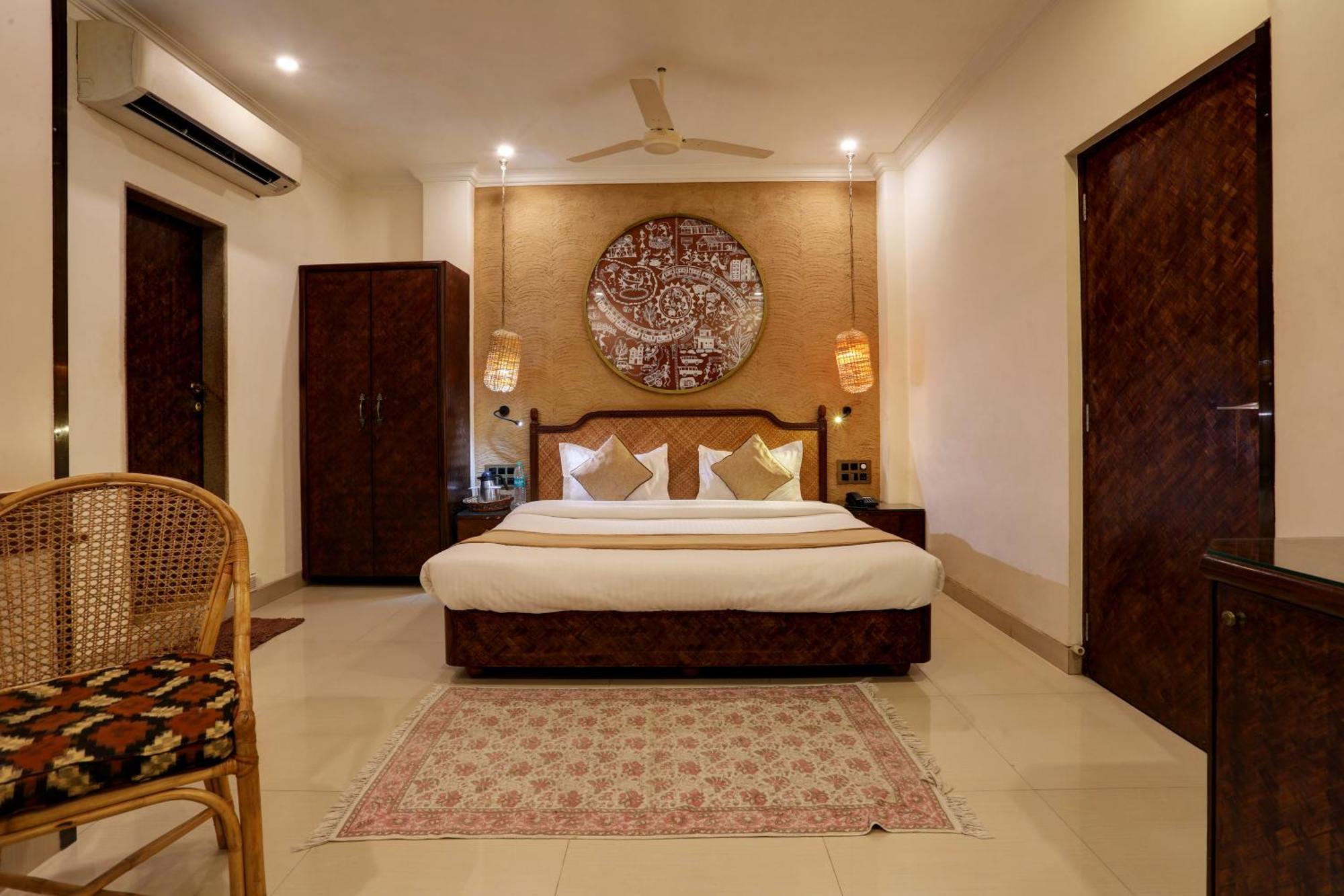 Accord Hotel Мумбаи Экстерьер фото