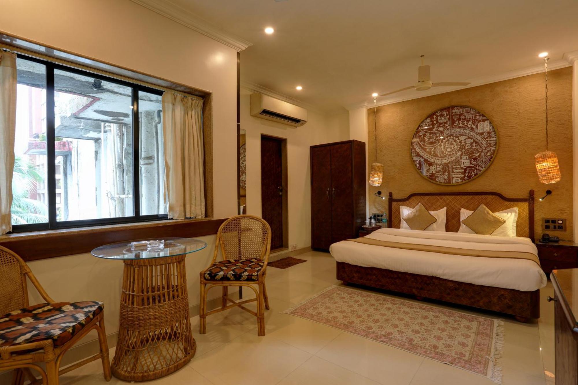 Accord Hotel Мумбаи Экстерьер фото
