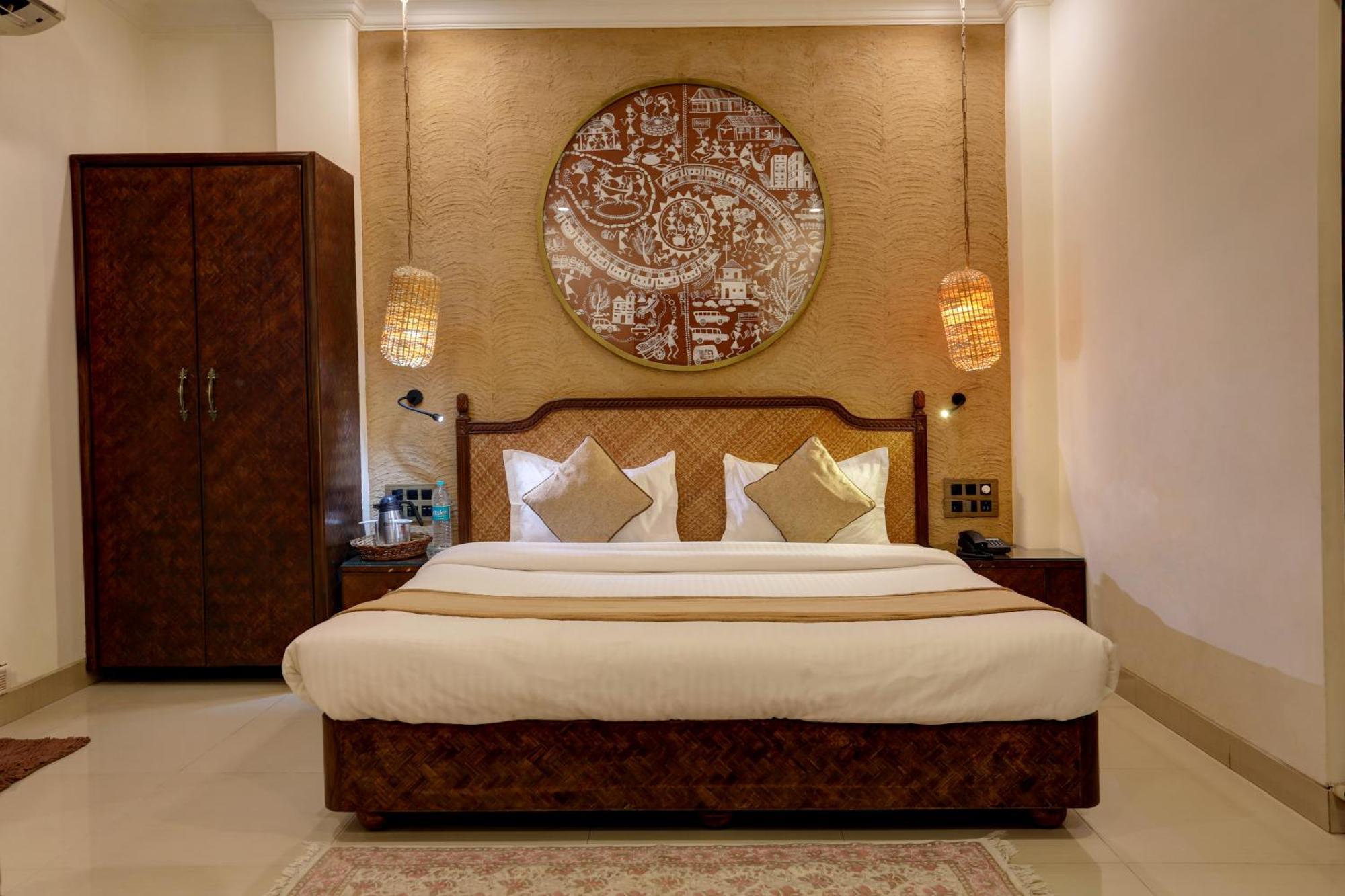 Accord Hotel Мумбаи Экстерьер фото