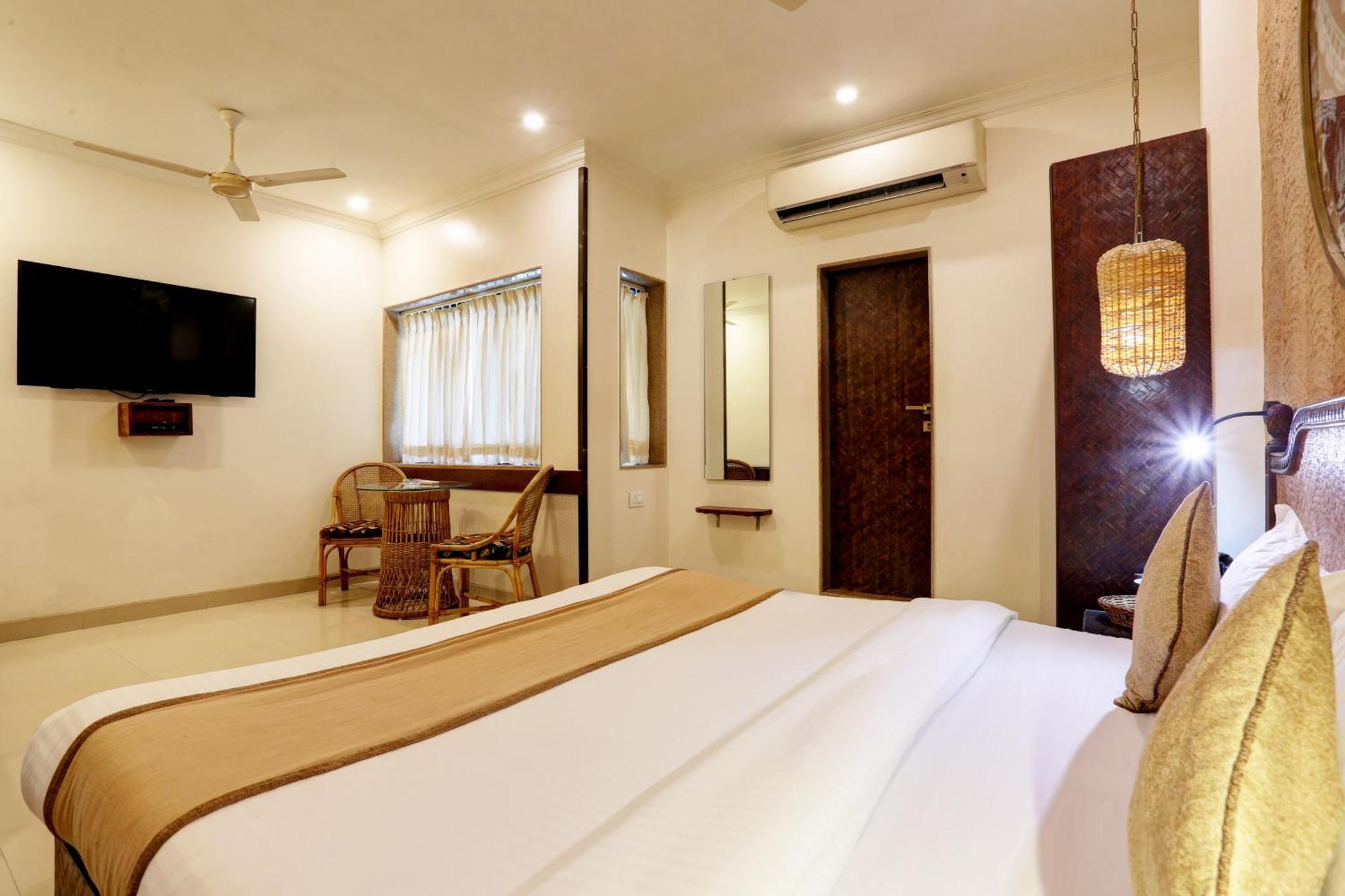 Accord Hotel Мумбаи Экстерьер фото