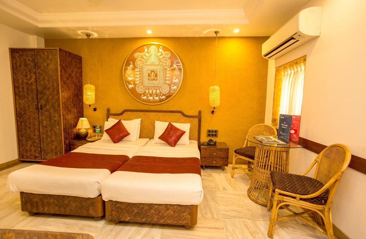 Accord Hotel Мумбаи Экстерьер фото