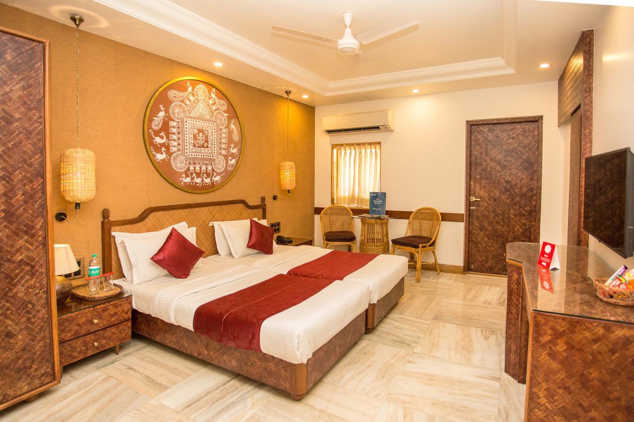 Accord Hotel Мумбаи Экстерьер фото