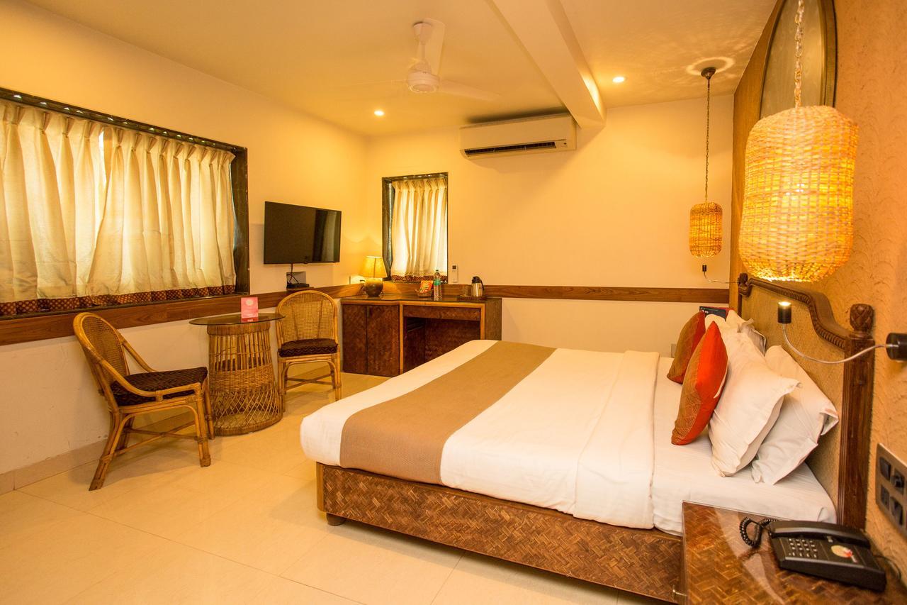 Accord Hotel Мумбаи Экстерьер фото