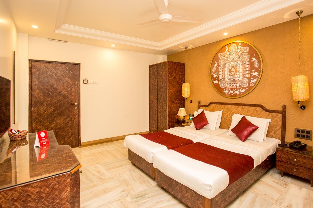 Accord Hotel Мумбаи Экстерьер фото