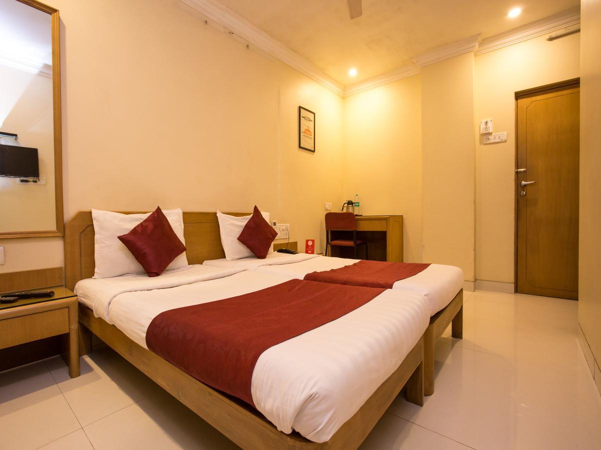 Accord Hotel Мумбаи Экстерьер фото