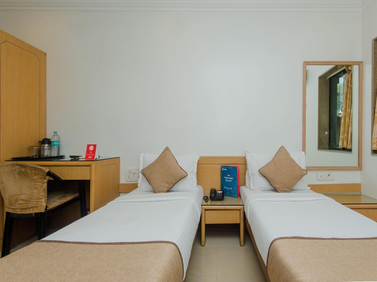 Accord Hotel Мумбаи Экстерьер фото