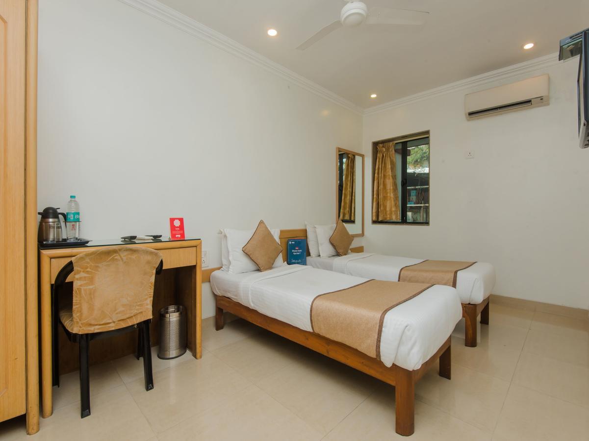 Accord Hotel Мумбаи Экстерьер фото