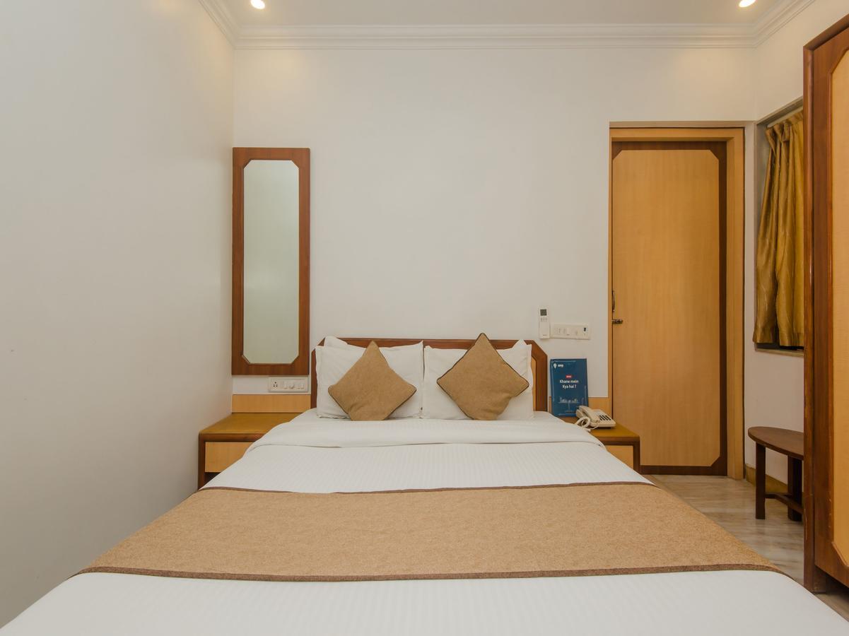 Accord Hotel Мумбаи Экстерьер фото