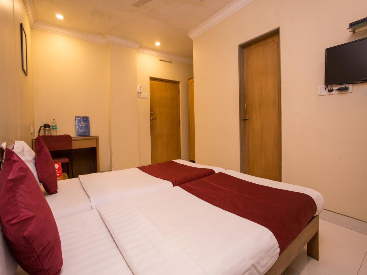 Accord Hotel Мумбаи Экстерьер фото